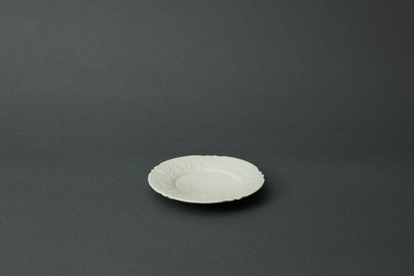 前田麻美 /青白磁稜花豆皿