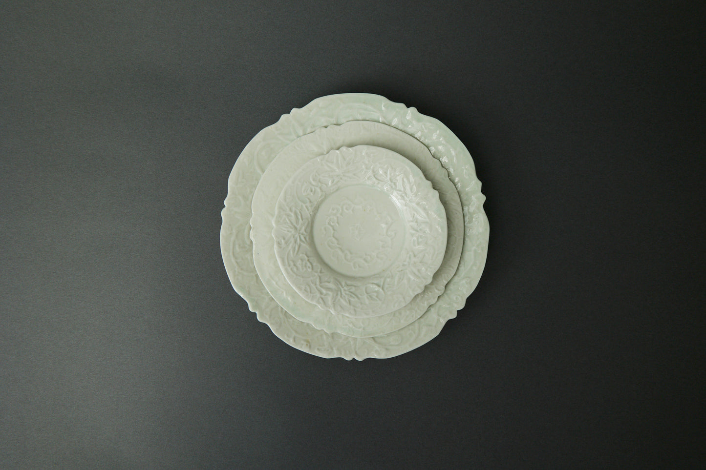 前田麻美 /青白磁稜花豆皿