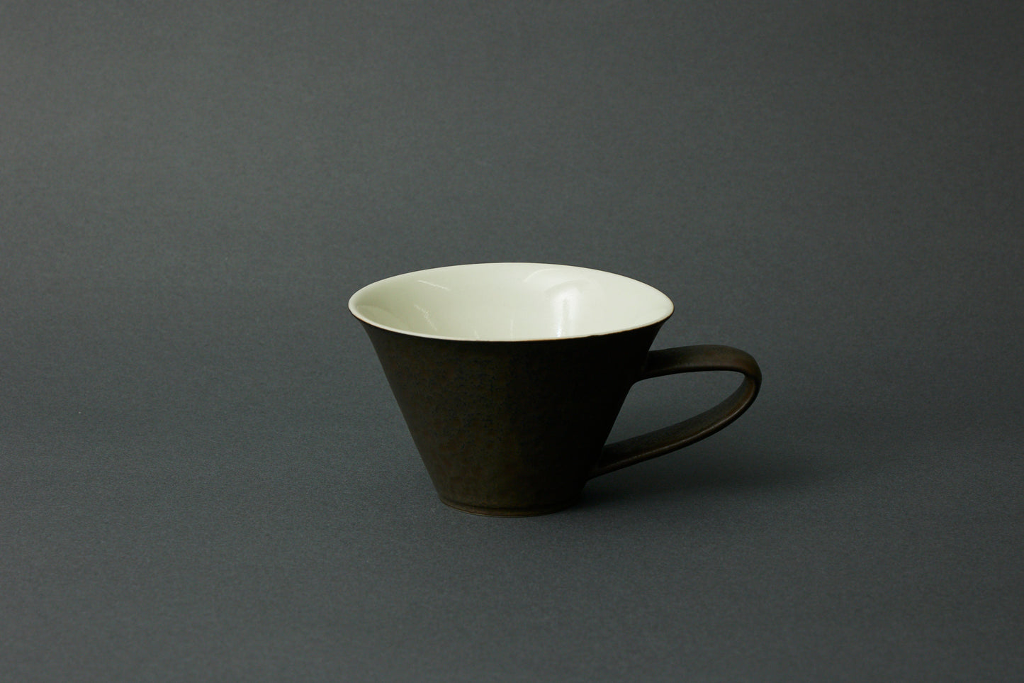 山下眞喜 / 鉄黒白掛分カフェオレカップ