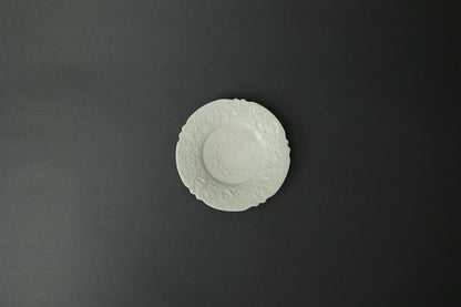 前田麻美 /青白磁稜花豆皿